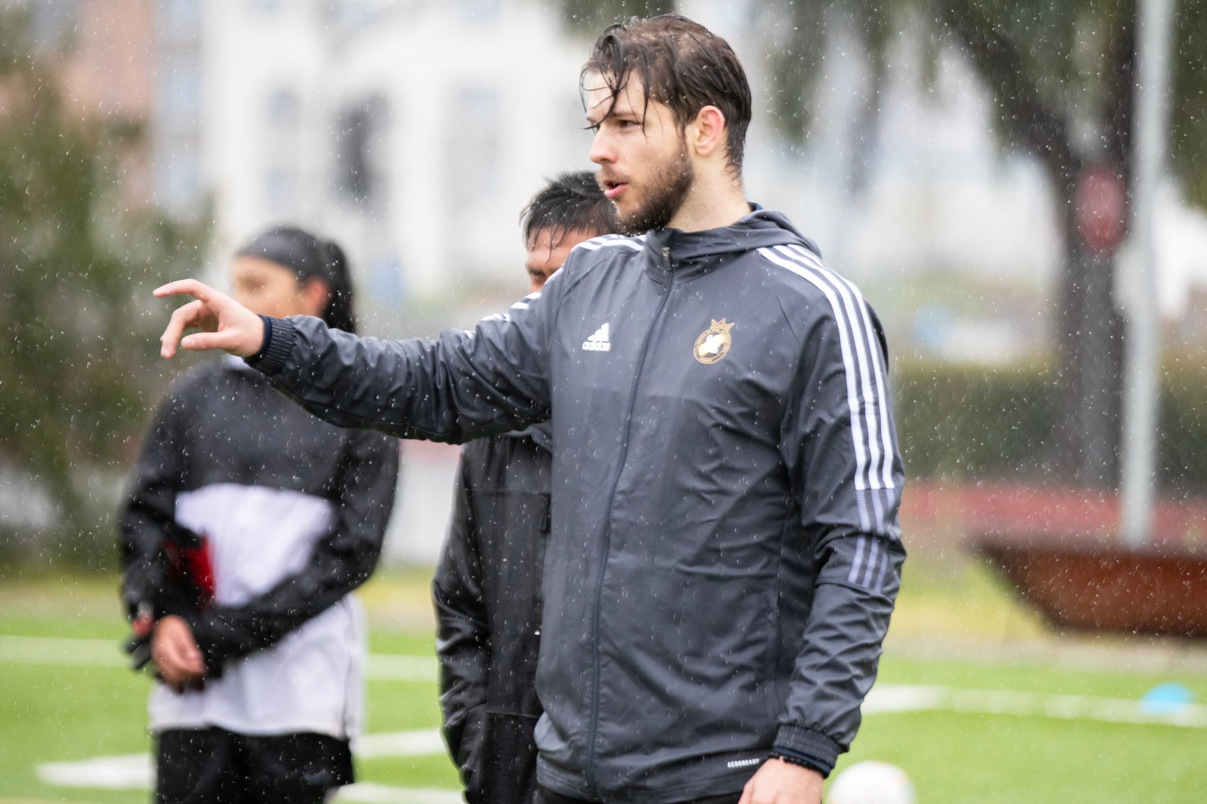 Marcos coaching in the rain